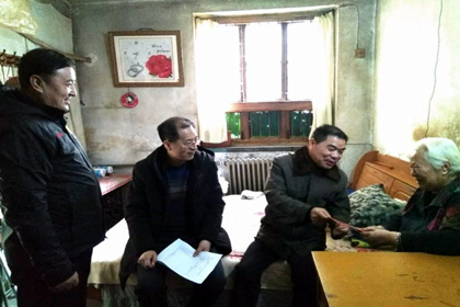 【“四進(jìn)萬家系列活動”】集團(tuán)領(lǐng)導(dǎo)走訪慰問組開展“進(jìn)萬家門、訪萬家情、解萬家難、暖萬家心”活動