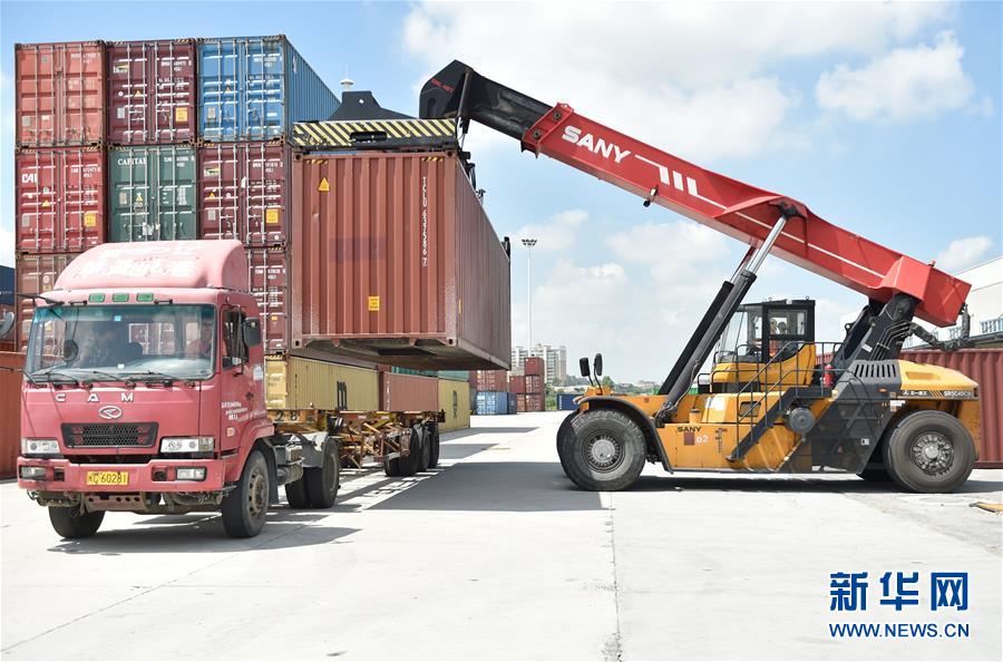 (新華全媒頭條·壯闊東方潮 奮進(jìn)新時(shí)代——慶祝改革開放40年·圖文互動)(7)敢為天下先 愛拼才會贏——“晉江經(jīng)驗(yàn)”啟示錄 (新華全媒頭條·壯闊東方潮 奮進(jìn)新時(shí)代——慶祝改革開放40年·圖文互動)(7)敢為天下先 愛拼才會贏——“晉江經(jīng)驗(yàn)”啟示錄