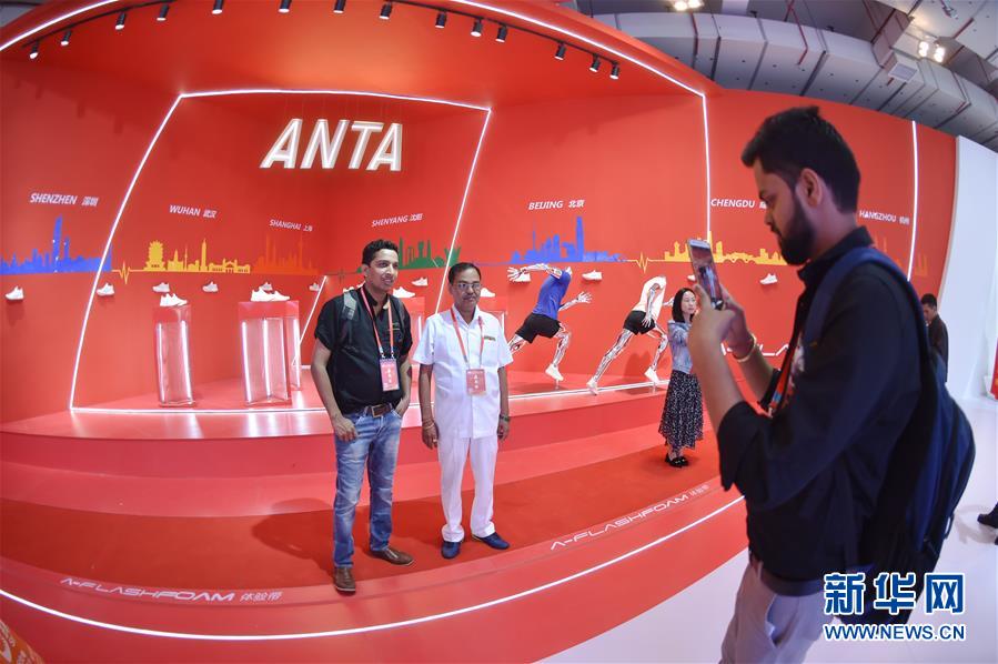 (新華全媒頭條·壯闊東方潮 奮進(jìn)新時(shí)代——慶祝改革開放40年·圖文互動)(10)敢為天下先 愛拼才會贏——“晉江經(jīng)驗(yàn)”啟示錄