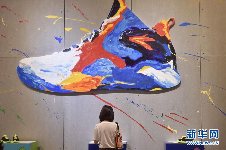 (新華全媒頭條·壯闊東方潮 奮進(jìn)新時(shí)代——慶祝改革開放40年·圖文互動)(2)敢為天下先 愛拼才會贏——“晉江經(jīng)驗(yàn)”啟示錄